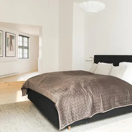 Central City Apartment On Best Location By Round Tower