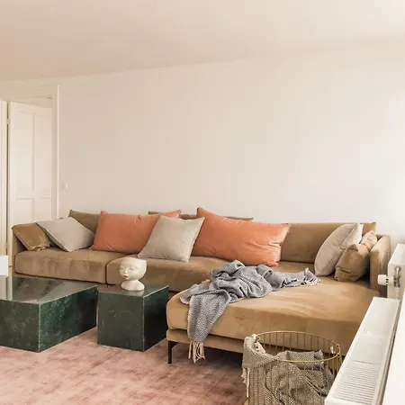 Central City Apartment On Best Location By Round Tower *
