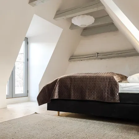 Central City Apartment On Best Location By Round Tower