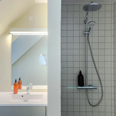 On Location By Round Tower アパート