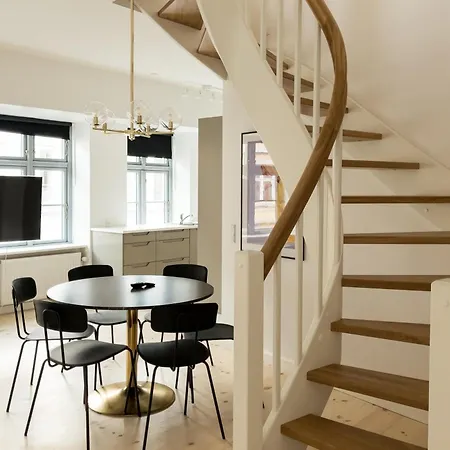 On Location By Round Tower Appartement